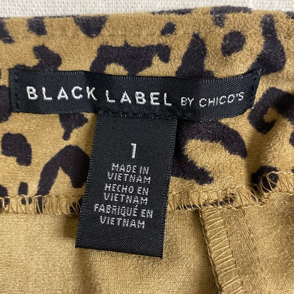 Chico’s BLACK LABEL Cheetah Print
Printed Faux-Suede Skirt Zipper Accents Size 1 - Picture 5 of 9